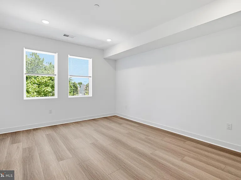 3931 Fairmount Ave #3 — Photo 2