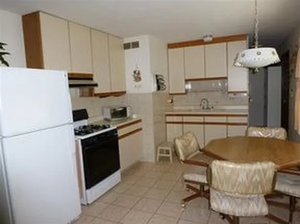 2003 Easy St, Urbana, IL 61802