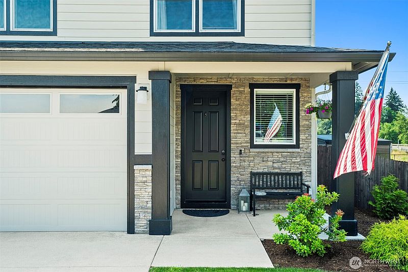 4th image of 923 NW 26th Way