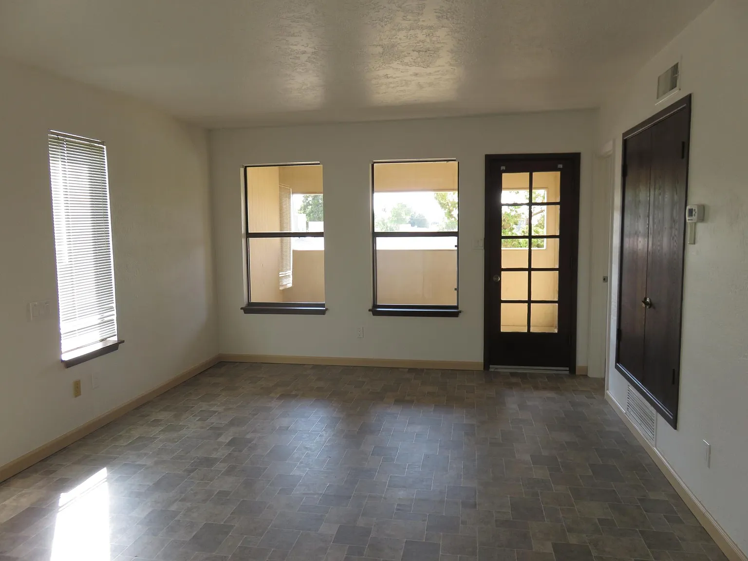 3 bed, 1293 sqft, $1,375 — Photo 3