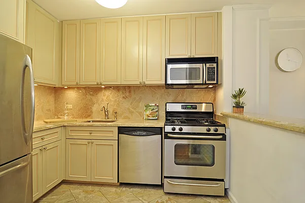 Rented by Douglas Elliman | media 3