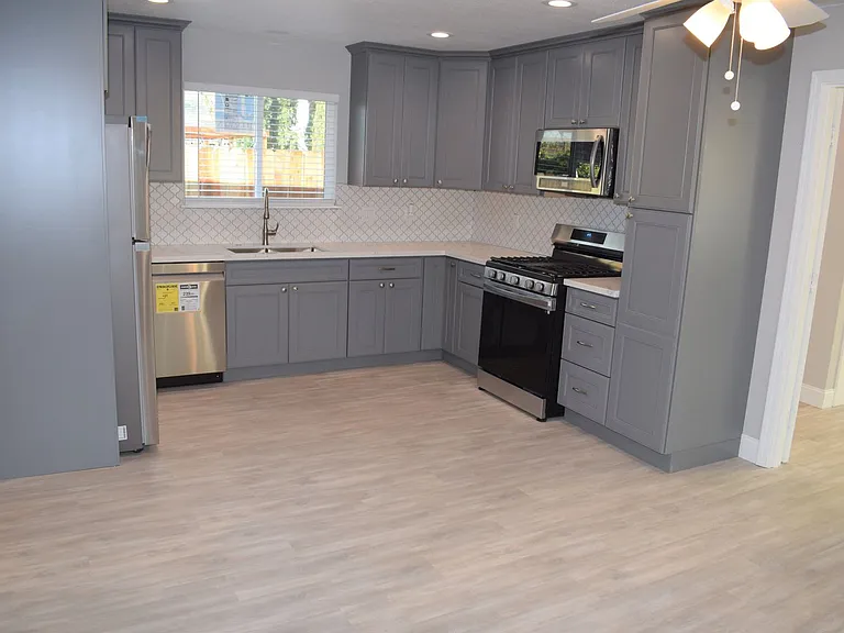 1414 54th St — Photo 3