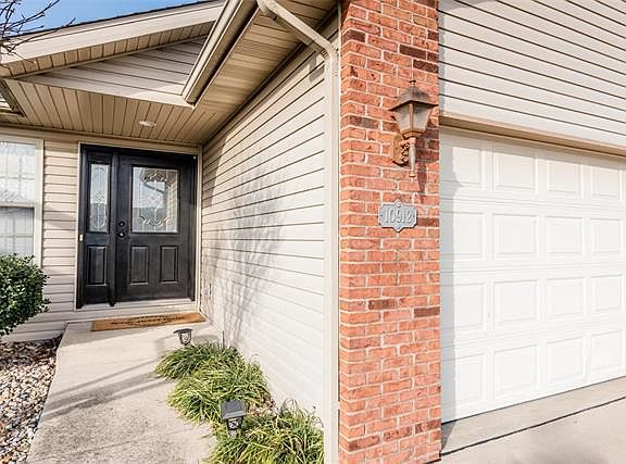 3rd image of 10912 Upland Terrace Dr