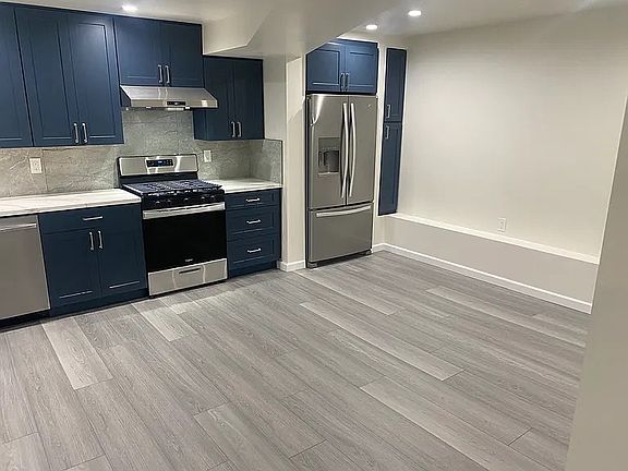 2nd image of 256 Farallones St