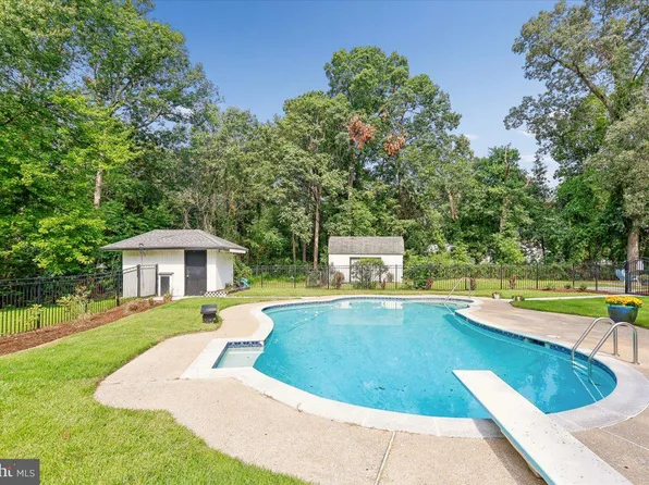 833 Meadow Rd, Severn, MD 21144