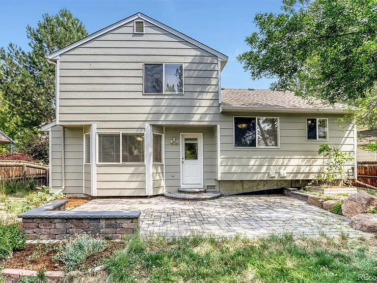 1633 Deerwood Dr — Photo 17