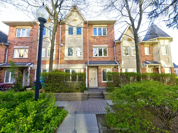 28 Rosebank Dr #907, Toronto, ON M1B 5Z1