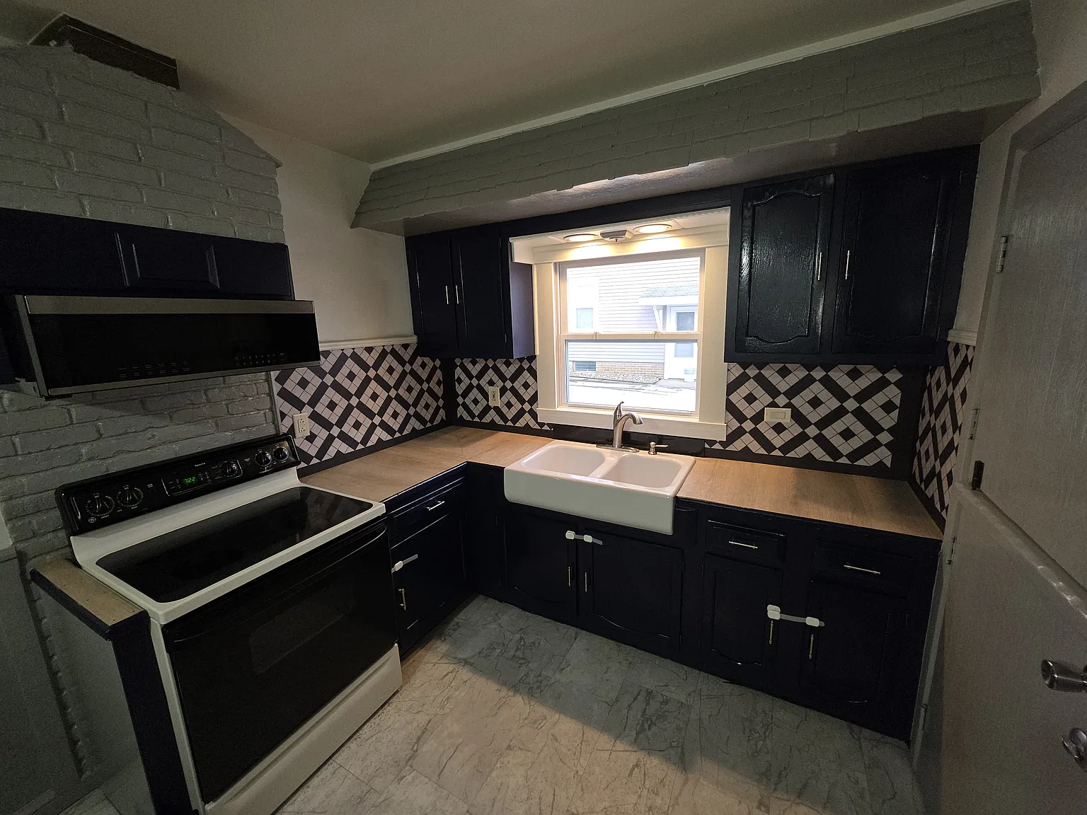 3 bed, 1224 sqft, $1,500 — Photo 2