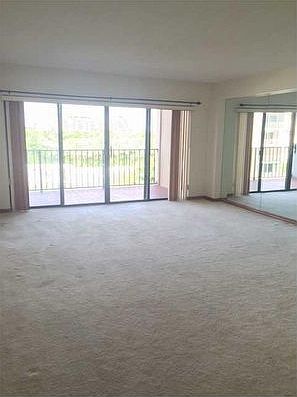 3rd image of 575 Crandon Blvd APT 611