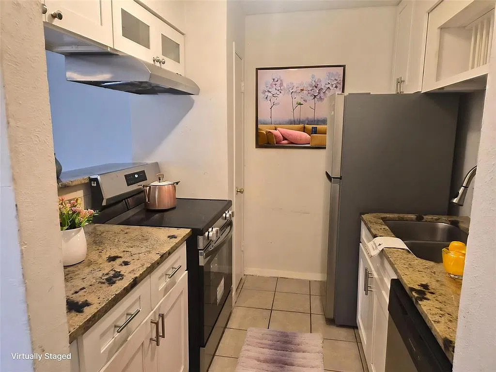 2 bed, 723 sqft, $1,350 — Photo 2