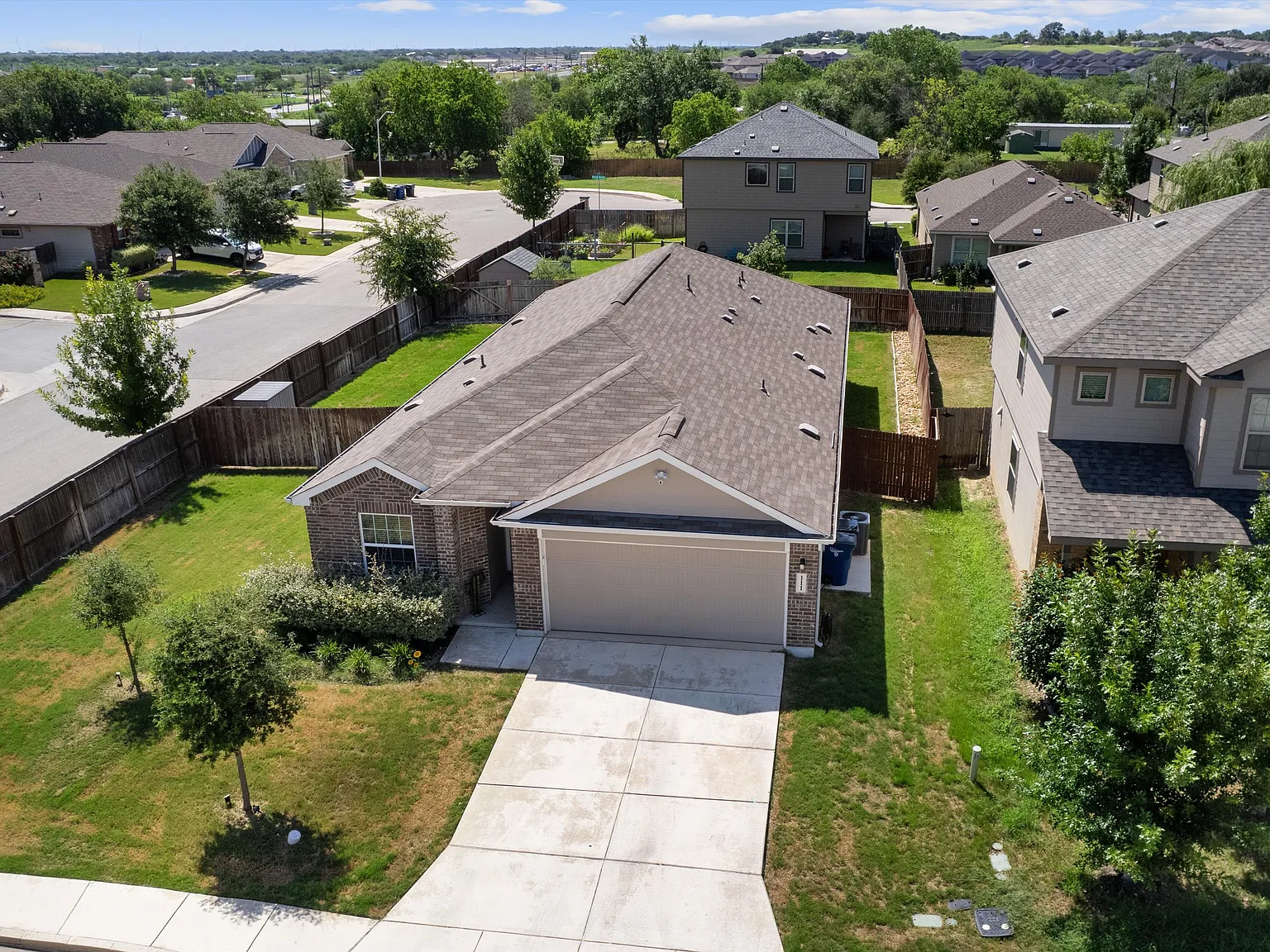 4 bed, 1915 sqft, $2,000 — Photo 3