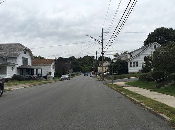 4th image of 22 California Ave