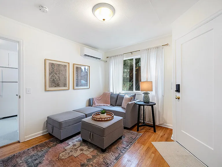 1104 SW Gaines St #C — Photo 2