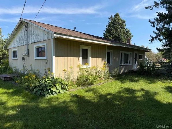 89152 W Cedar St, Manistique, MI 49854