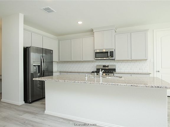 5th image of 6328 Fulton Dr