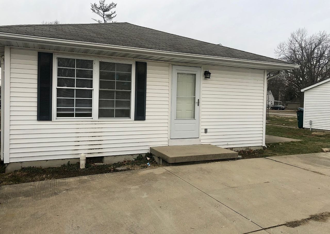 1909 N 11th St, Mattoon, IL 61938 Zillow