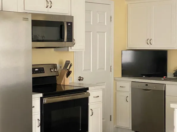 710 Southfield Ln #710, Peterborough, NH 03458