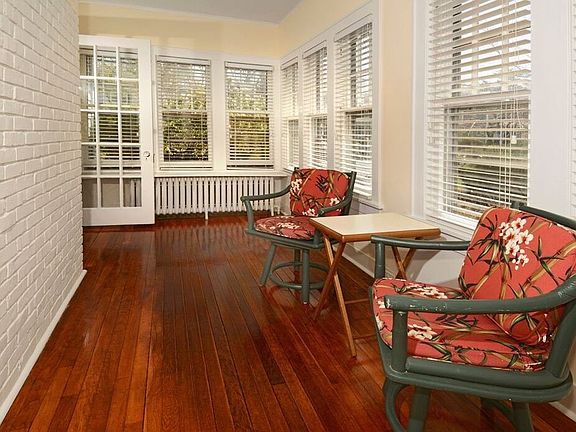 3rd image of 442 N Barry Avenue