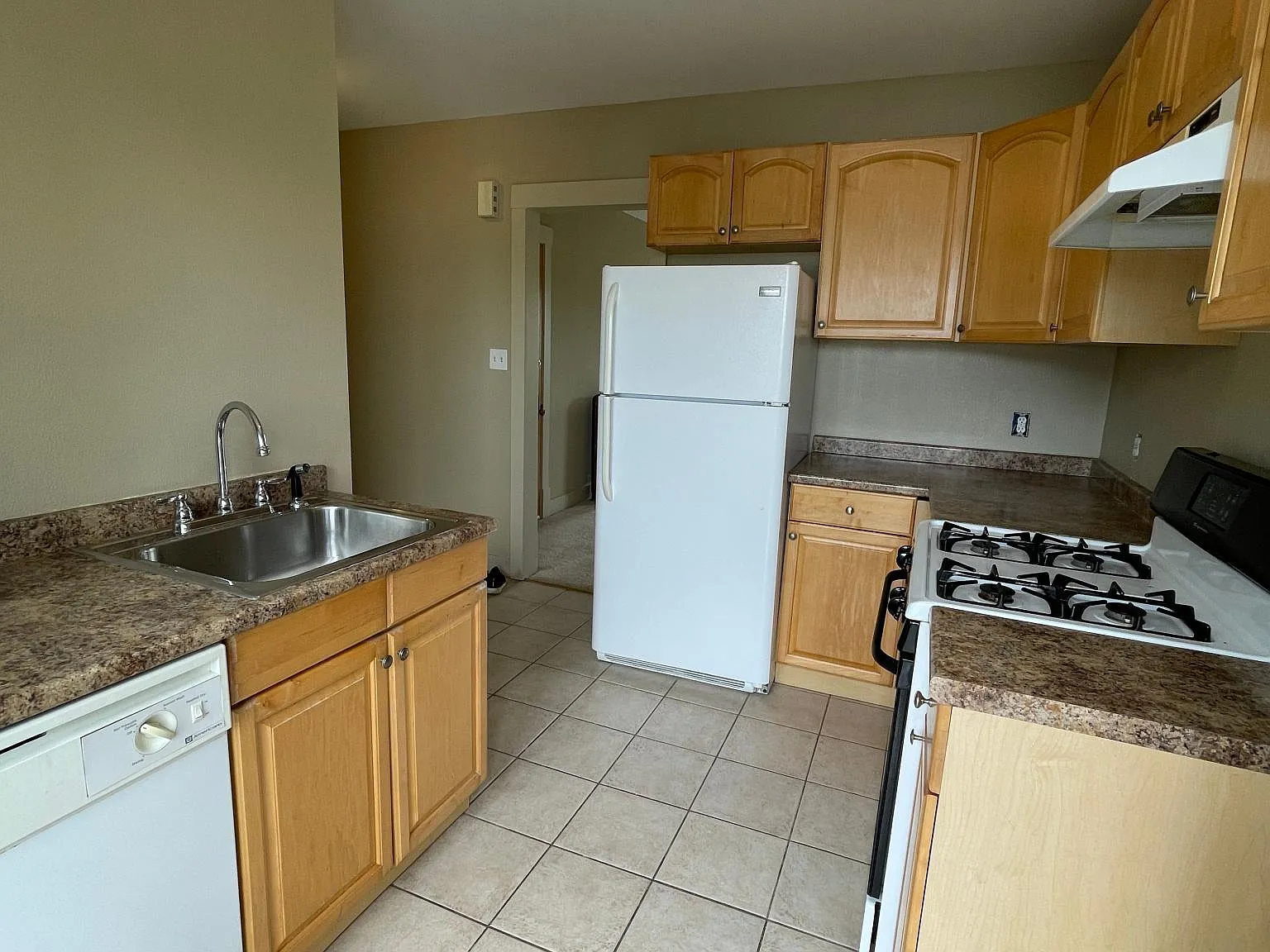 2 bed, 700 sqft, $1,295 — Photo 2
