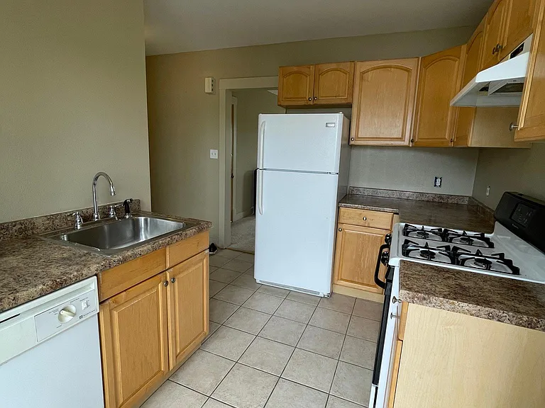 253 W Hazeltine Ave #18 — Photo 3