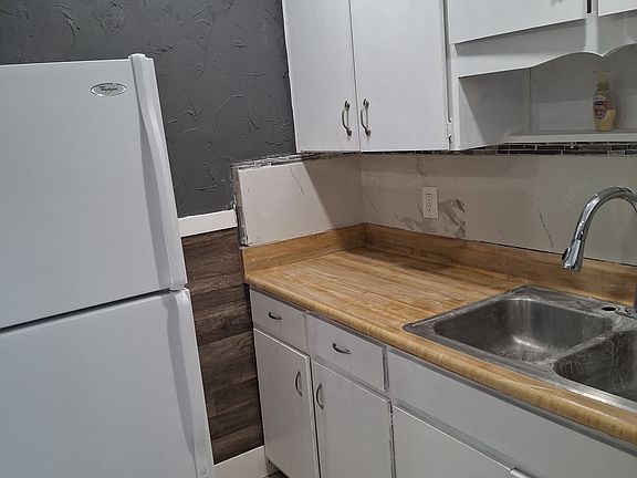 5th image of 2528 SW Lois Ave #2530