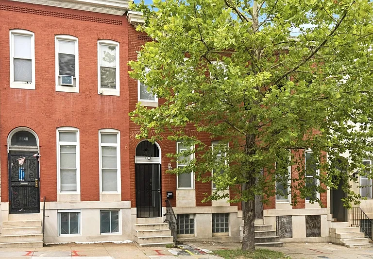 2546 W Baltimore St — Photo 1