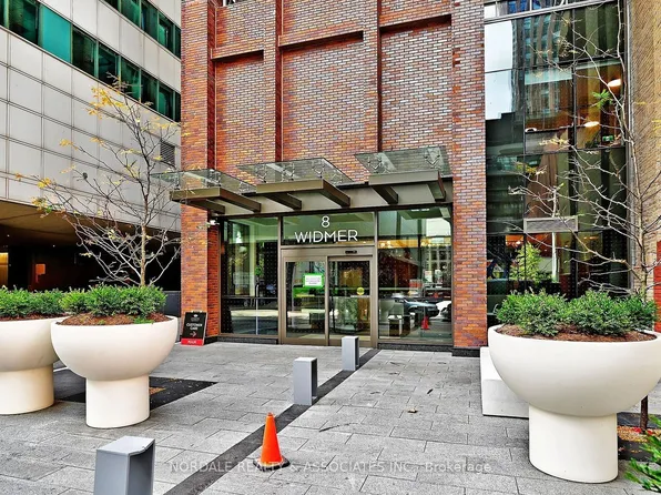 8 Widmer St Space H12, Toronto, ON M5V 0W6