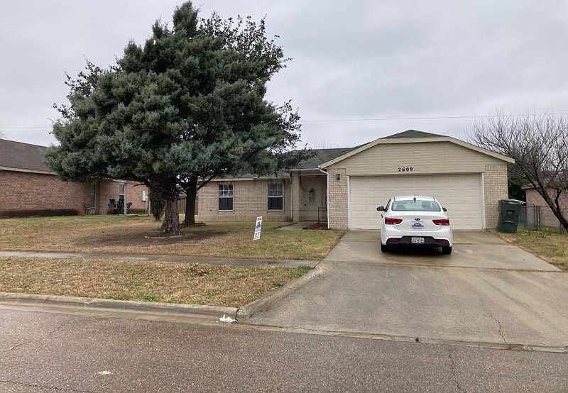 1st image of 2609 Thoroughbred Dr