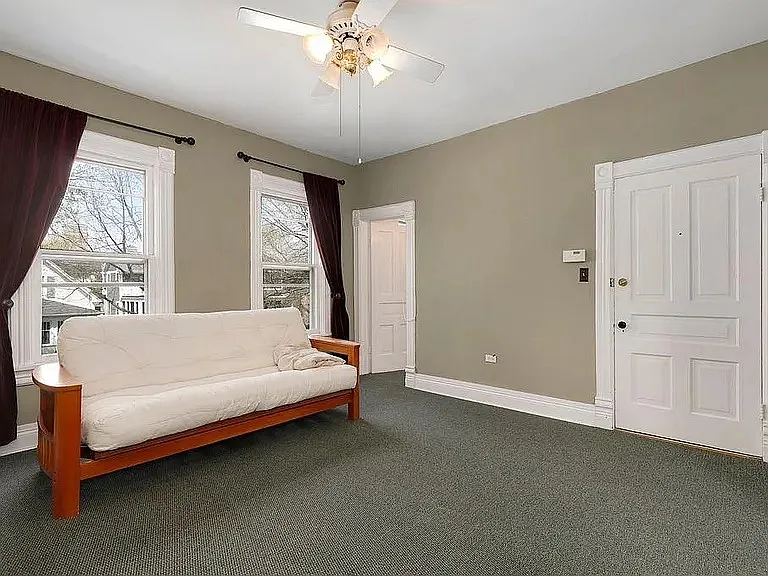 7 bed, 3040 sqft, $9,350 — Photo 4