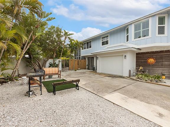 3rd image of 417 Poinsettia Rd