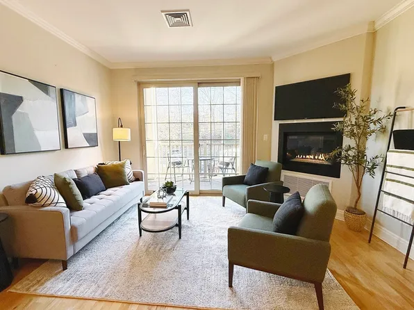 59 Walpole St Unit 210, Canton, MA 02021