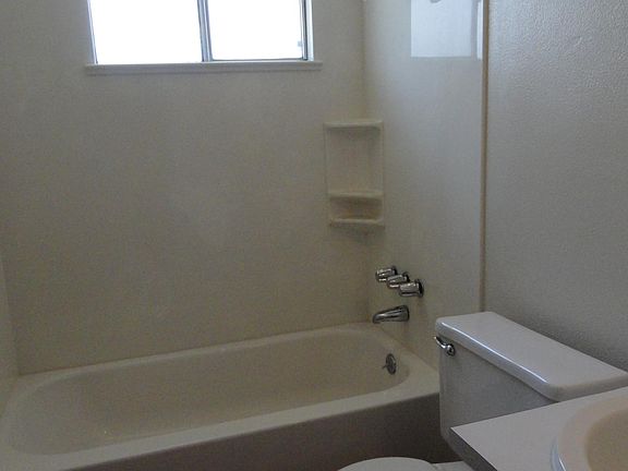 4th image of 650 W Robin Ln