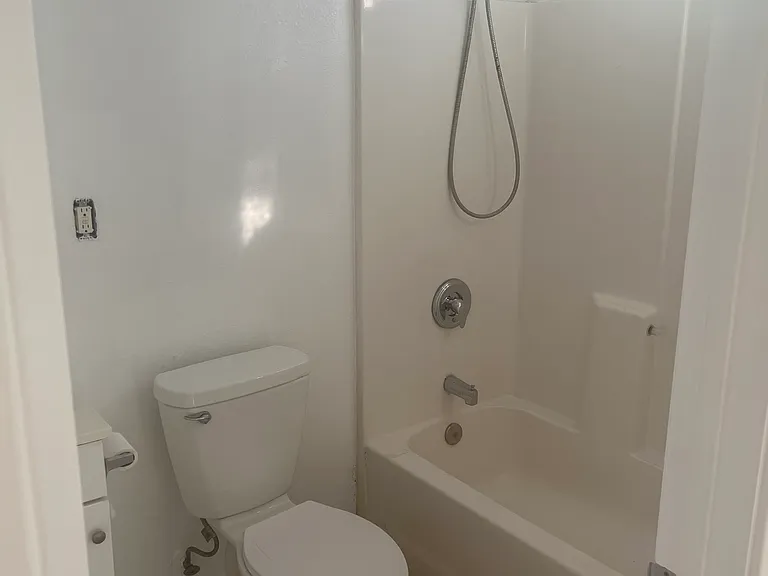 102 W Hall Ave #102 — Photo 6