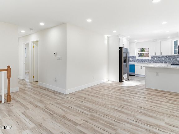 4th image of 975 S Concourse