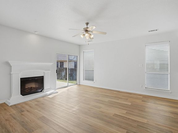 3rd image of 10986 Hawks Landing Rd