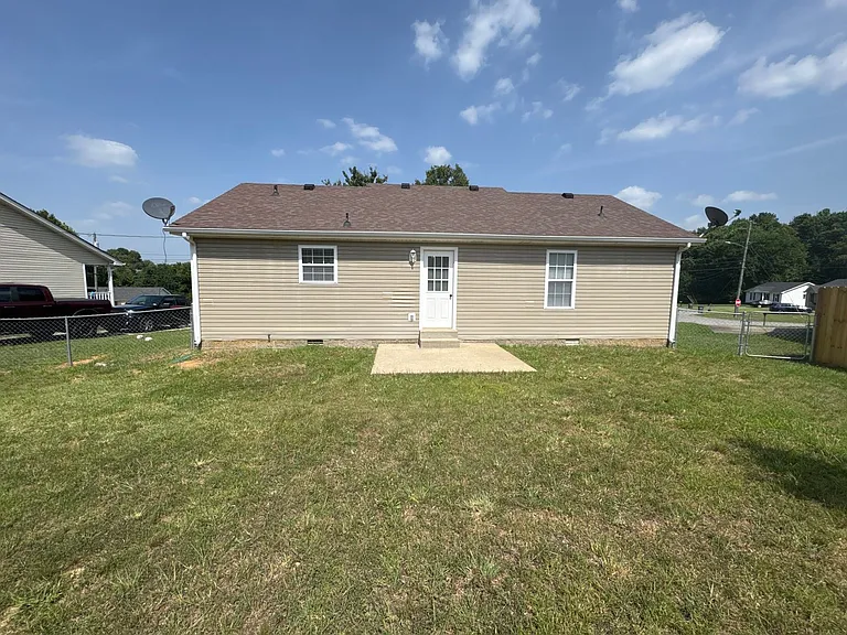 910 Applegrove Cir — Photo 16