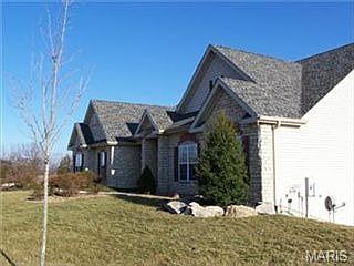 2nd image of 8 E Lake Ct