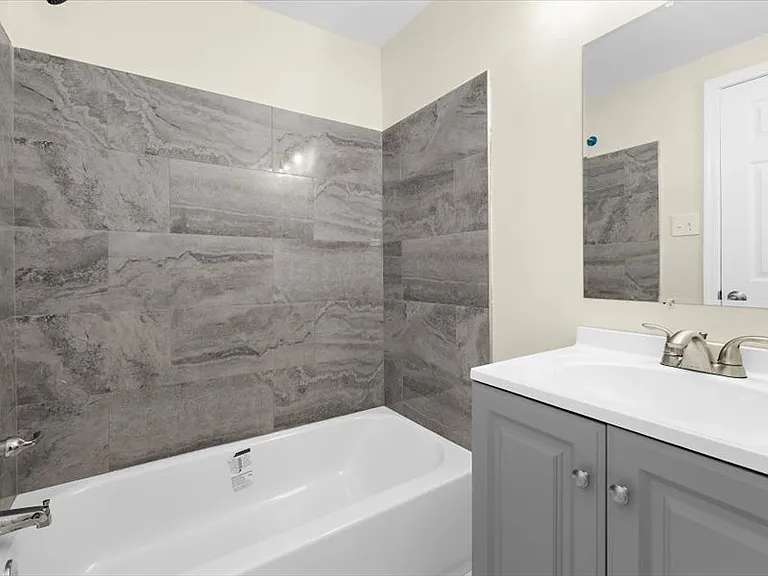 8638 Gambier Hbr — Photo 26