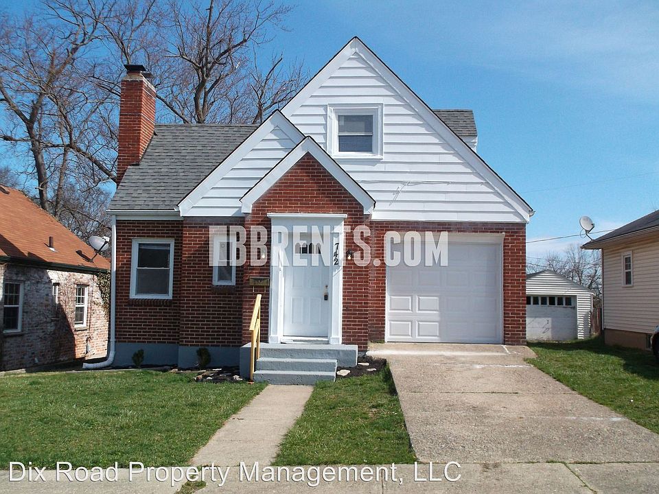 1st image of 742 Coralie St