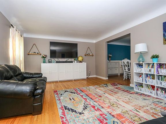 2nd image of 1873 Robinway Dr
