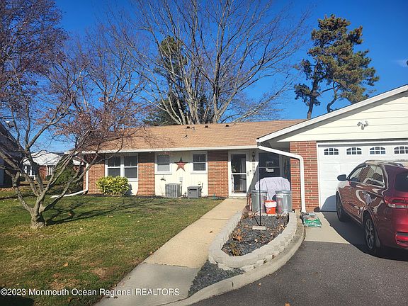 3rd image of 371D Portsmouth Drive