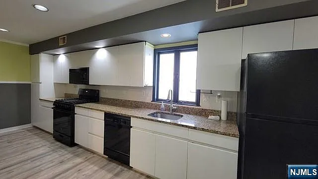 426 Grace Ave — Photo 5