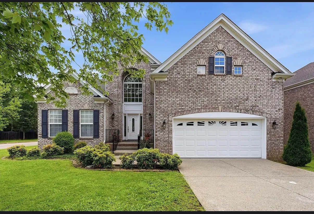 5 bed, 3.5 bath, 3709 sqft, $5,250 — Photo 1