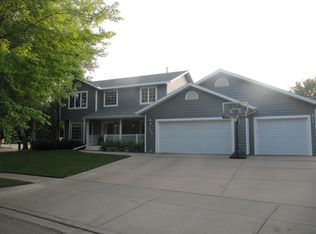 526 Stuttgart Dr, Bismarck, ND 58504