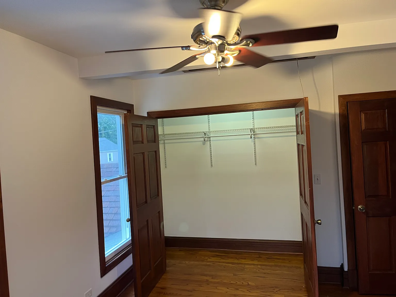 10102 S. Main — Photo 3
