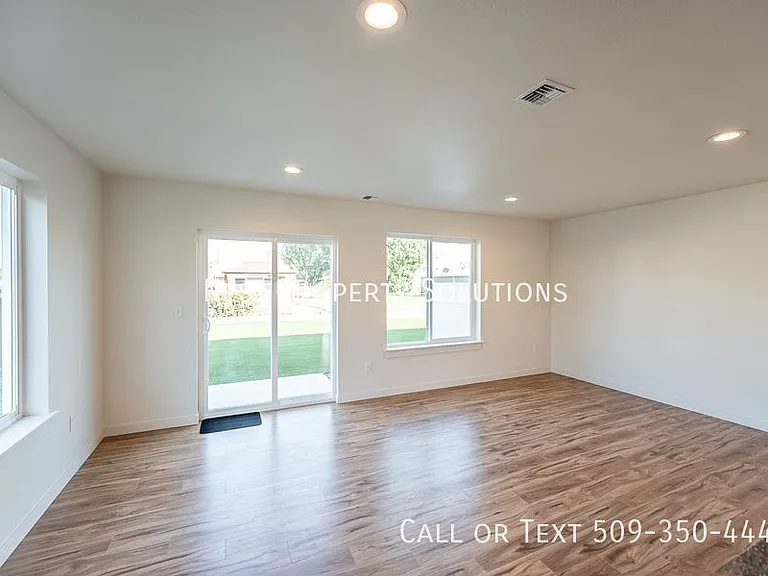 1070 S Grand Dr #B — Photo 47