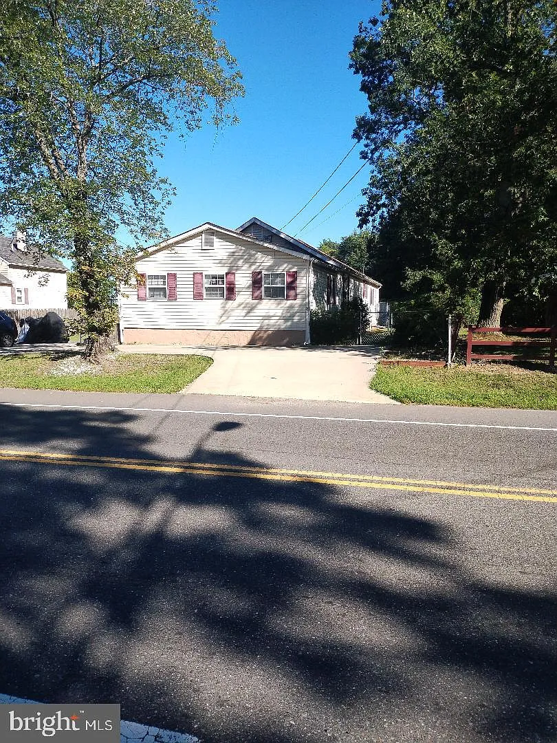 2608 Sansbury Rd photo 1