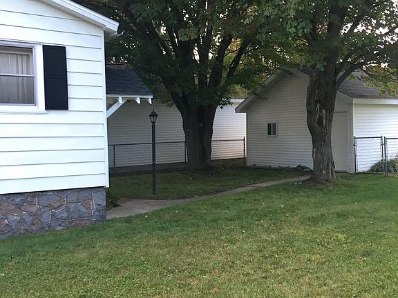 4th image of 1522 Logan Ave