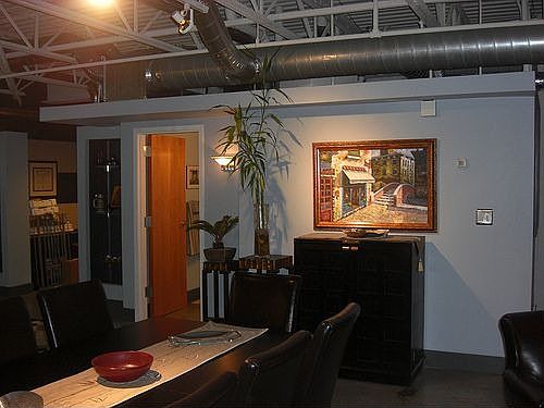 Dining Accommodates Large Table & Buffet/Wine Bar