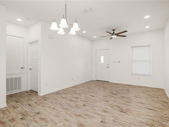 2nd image of 2914 Maria Dr